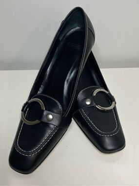 Coach Shelly Leather Pumps Black Kitten Heel Logo Medallion size 7 B